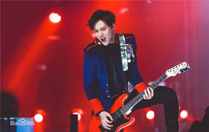 伍嘉成燃少期间专辑生活照