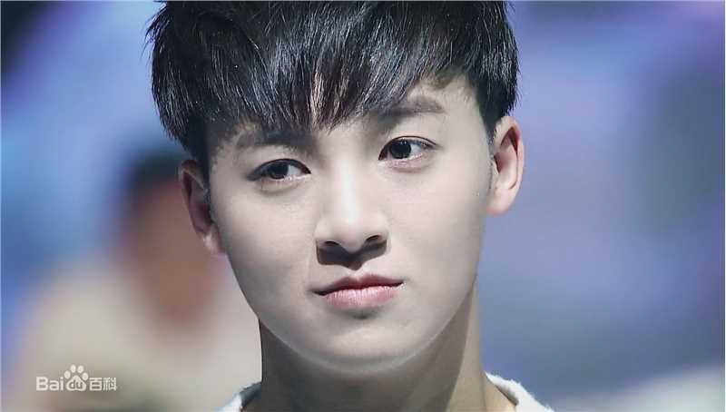 伍嘉成燃少期间专辑生活照