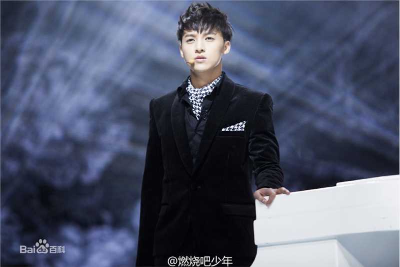 伍嘉成燃少期间专辑生活照