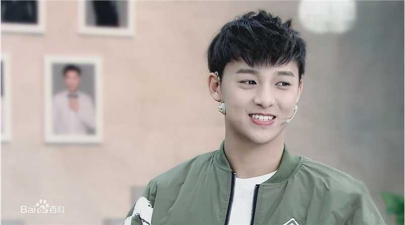 伍嘉成燃少期间专辑生活照