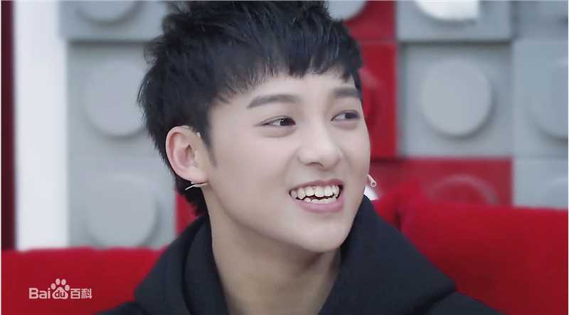 伍嘉成燃少期间专辑生活照