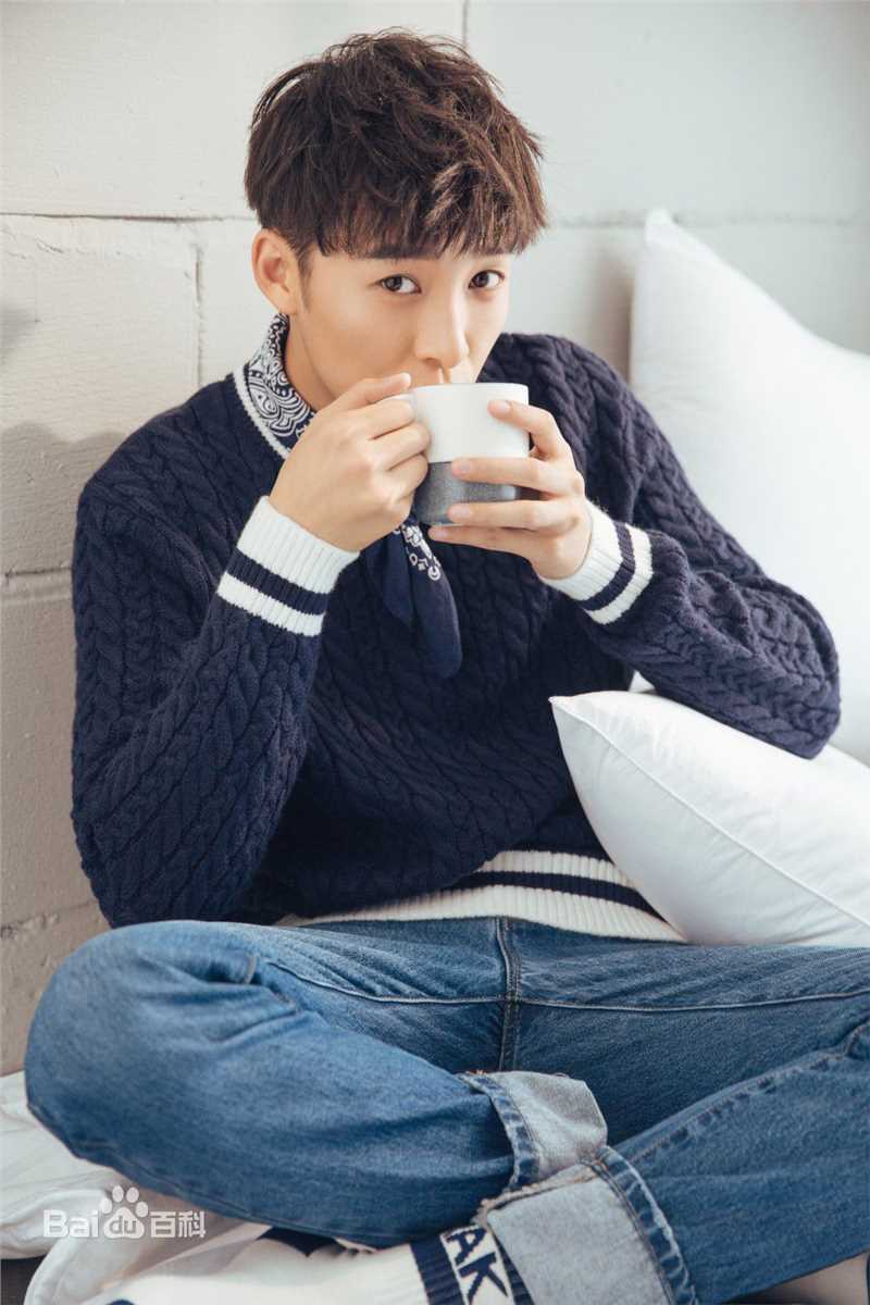 伍嘉成高清图集