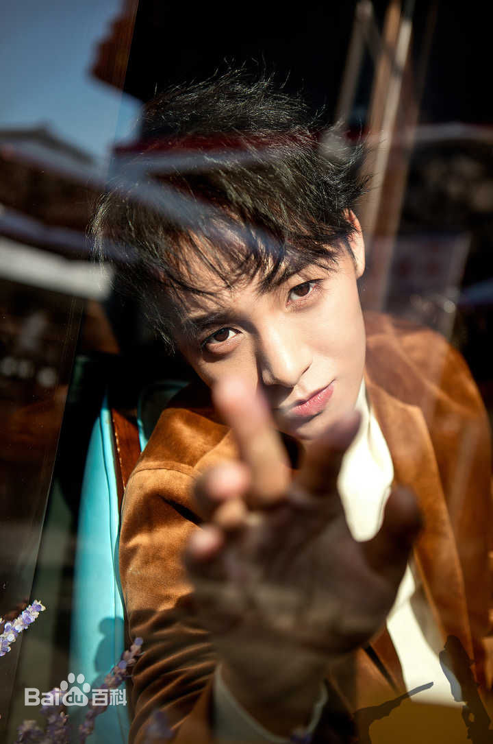 伍嘉成高清图集