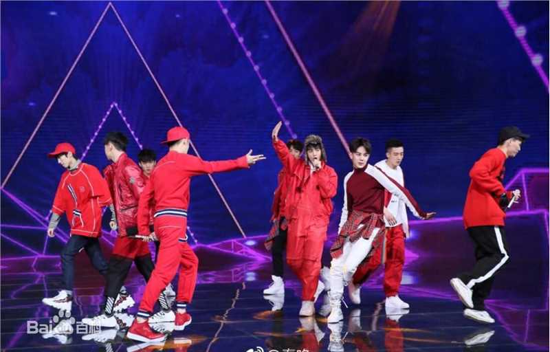 伍嘉成2018春晚倒计时壁纸壁纸