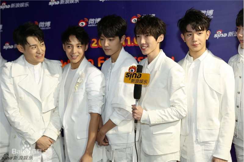 X玖少年团11-06首届粉丝嘉年华年度盛典前后照片