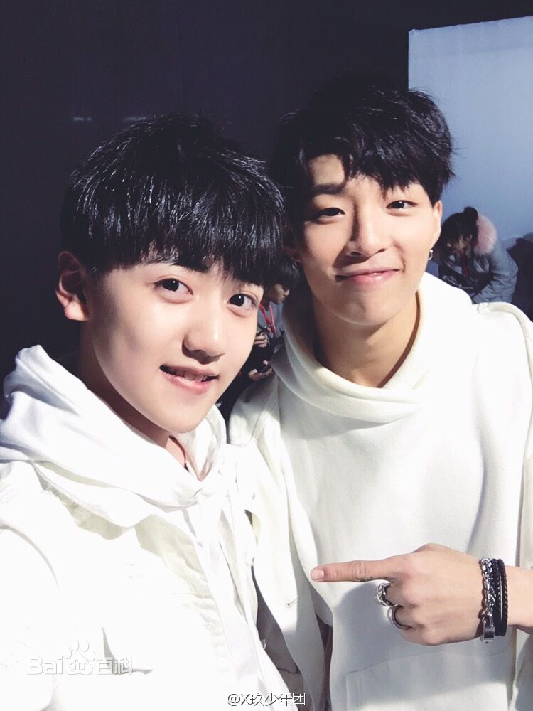 X玖少年团11-06首届粉丝嘉年华年度盛典前后照片