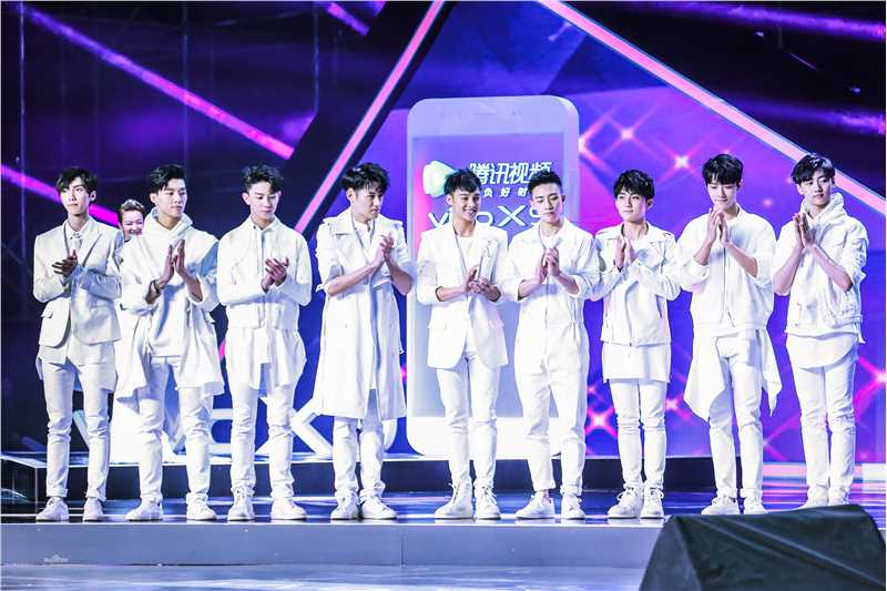 X玖少年团12-10腾讯星光大赏性感图片图集