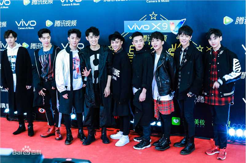 X玖少年团12-10腾讯星光大赏性感图片图集