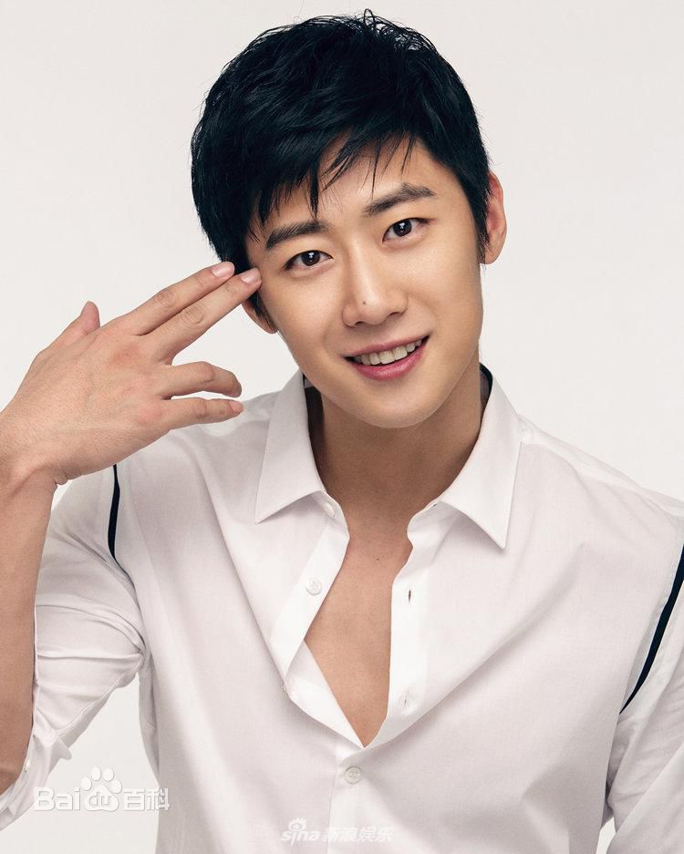 朱嘉琦街拍性感图片图集