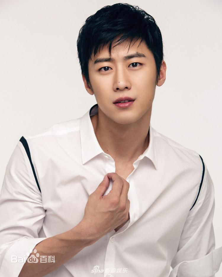 朱嘉琦街拍性感图片图集