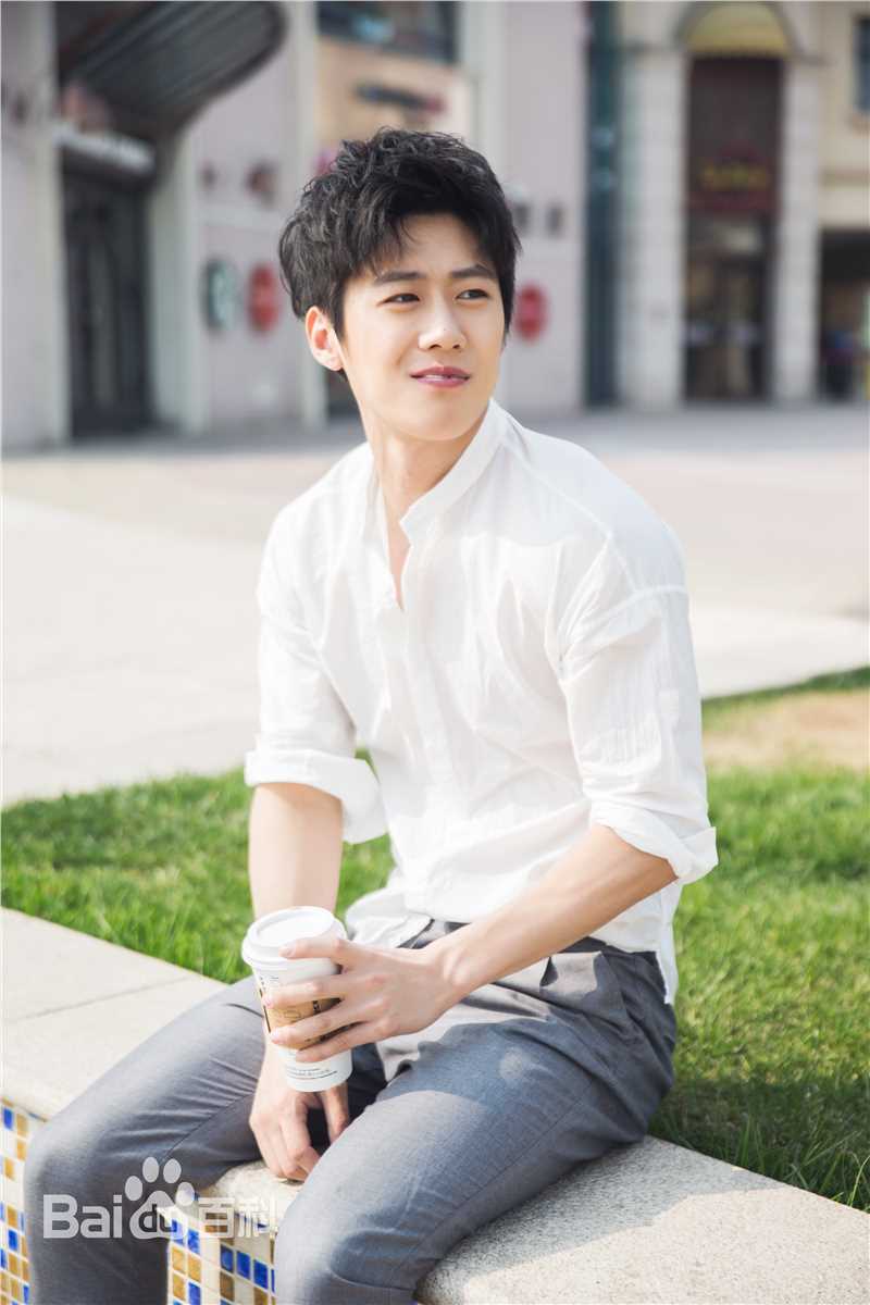 朱嘉琦街拍性感图片图集