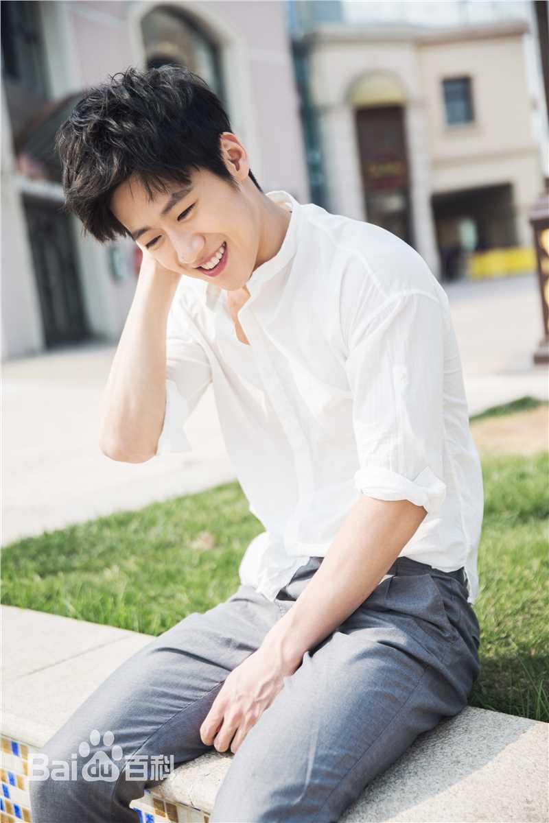 朱嘉琦街拍性感图片图集