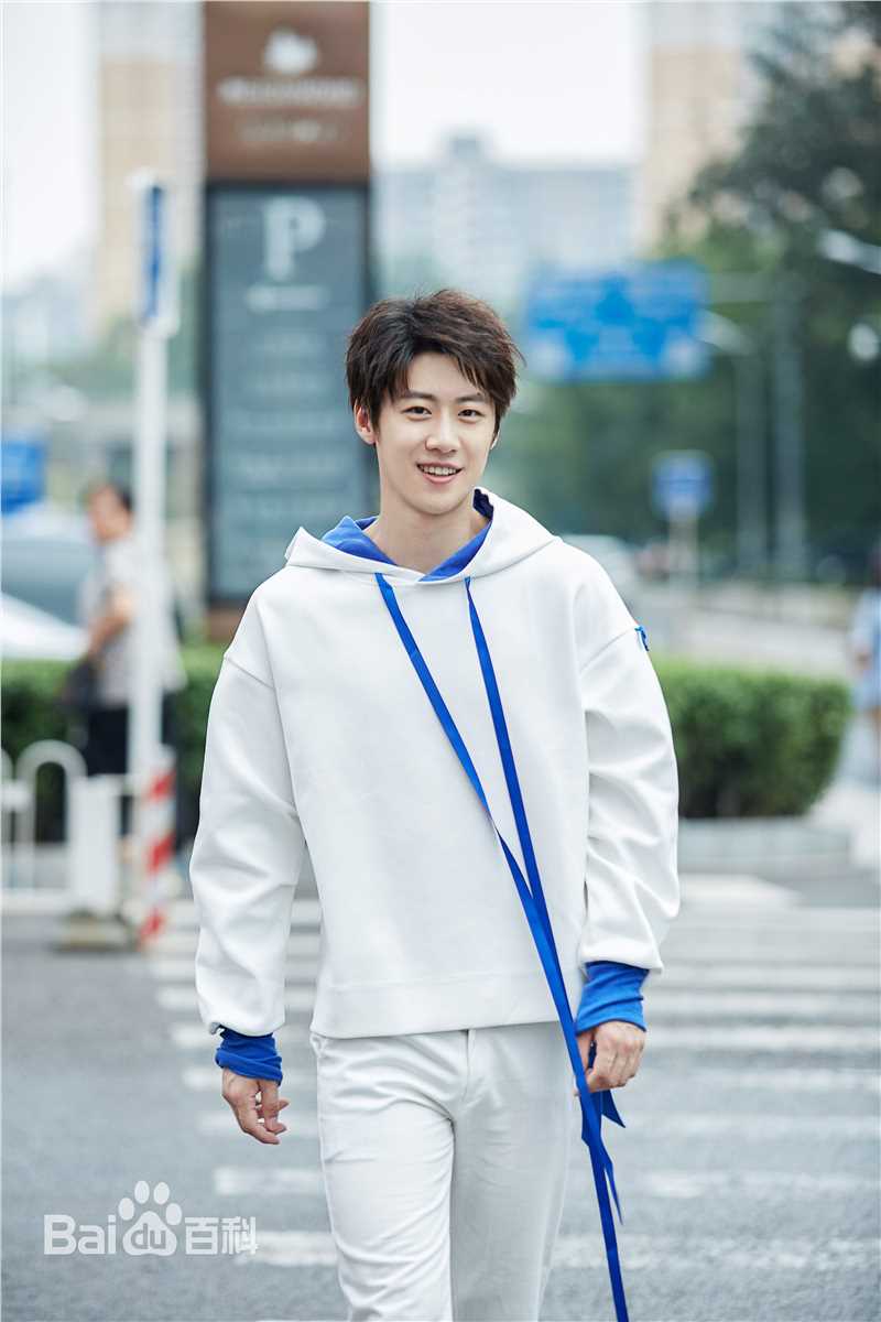 朱嘉琦街拍性感图片图集