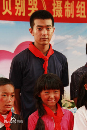 高清李岷城(Mario)在《宝贝别哭》公益活动 捐赠仪式中的壁纸