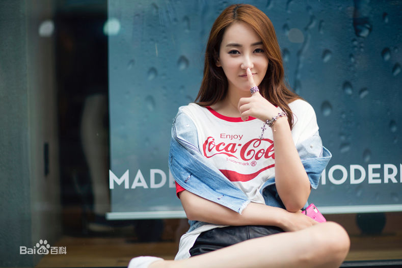 高姝瑶(Shu-Yao-gao)休闲风壁纸壁纸