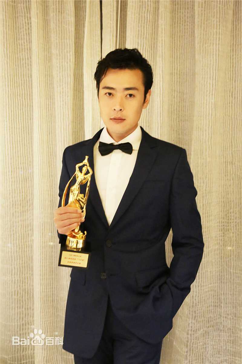 张桐“飞天奖”获奖生活照