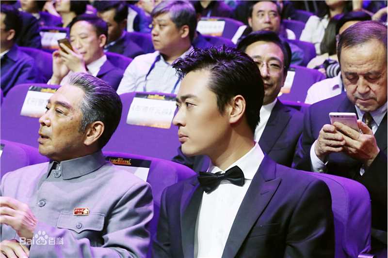 张桐“飞天奖”获奖生活照