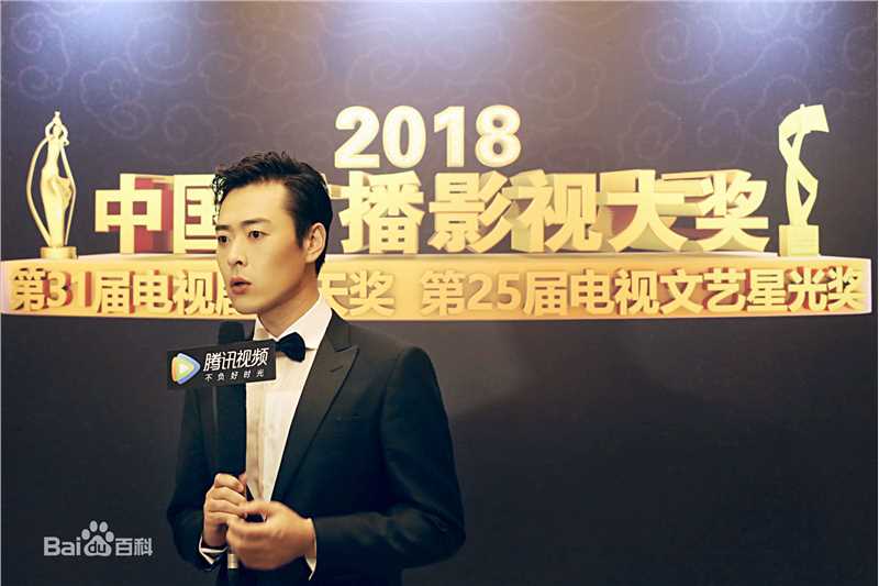 张桐“飞天奖”获奖生活照