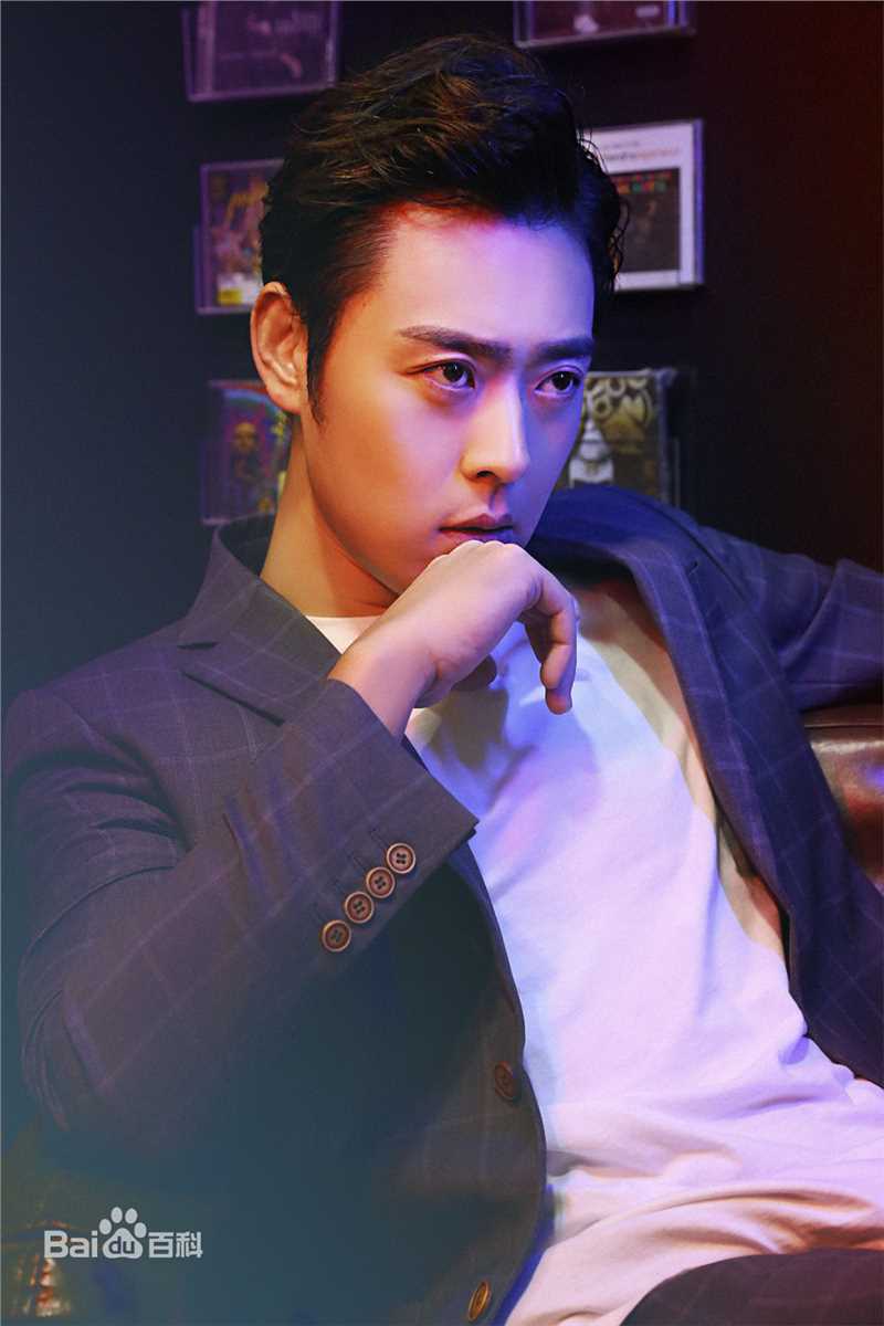 张桐休闲街拍图册