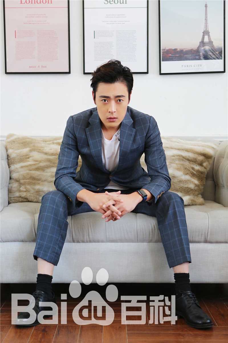 张桐休闲街拍图册