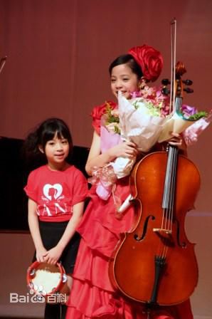 欧阳娜娜(Nana Ou-yang)和家人图册