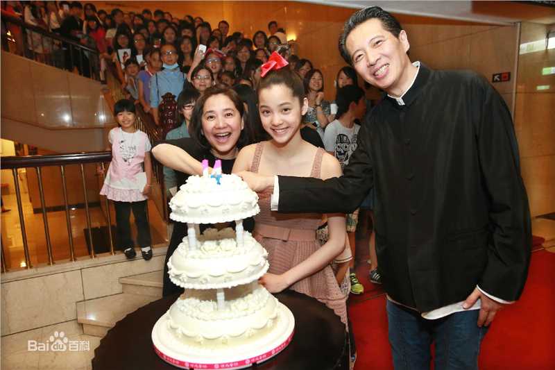 欧阳娜娜(Nana Ou-yang)和家人图册