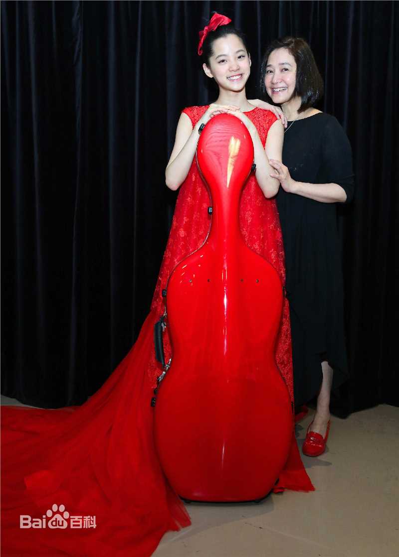 欧阳娜娜(Nana Ou-yang)和家人图册