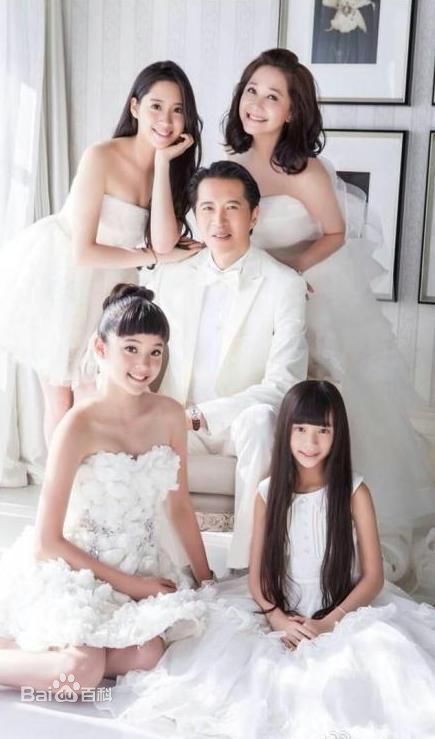 欧阳娜娜(Nana Ou-yang)和家人图册