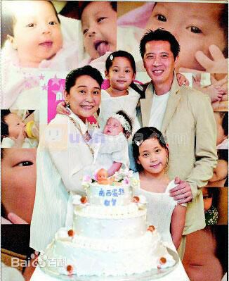 欧阳娜娜(Nana Ou-yang)和家人图册