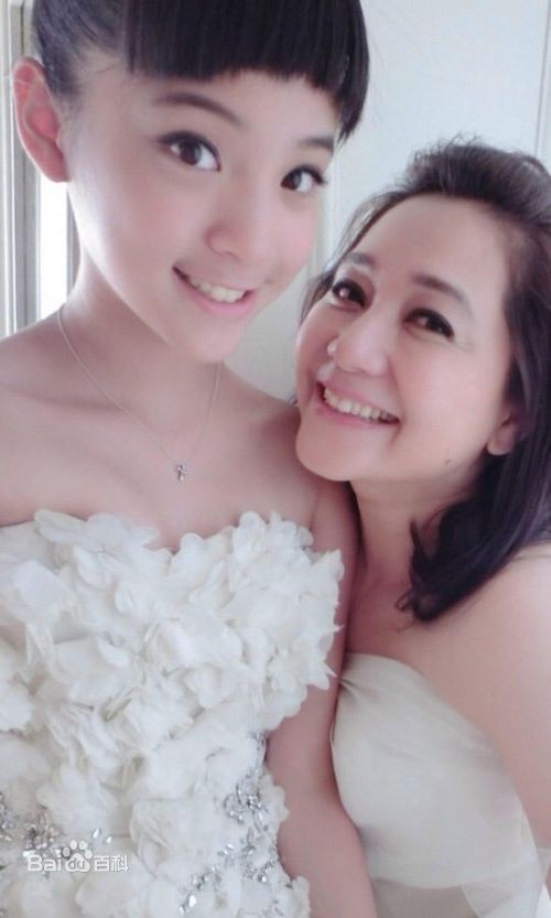 欧阳娜娜(Nana Ou-yang)和家人图册