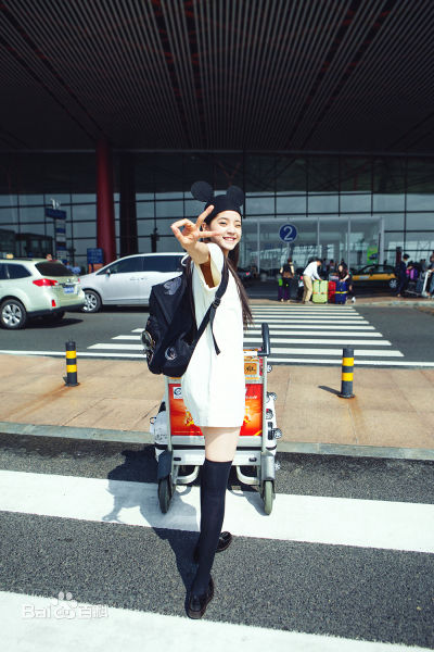 欧阳娜娜(Nana Ou-yang)出发纽约时装周机场秀素颜照相册