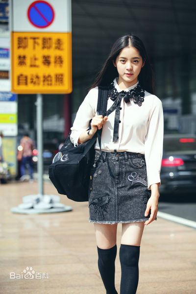 欧阳娜娜(Nana Ou-yang)出发纽约时装周机场秀素颜照相册