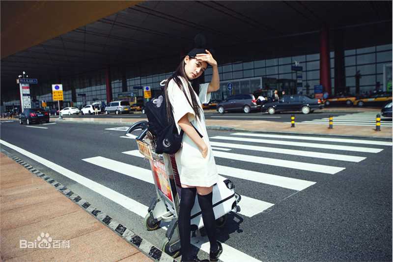 欧阳娜娜(Nana Ou-yang)出发纽约时装周机场秀素颜照相册