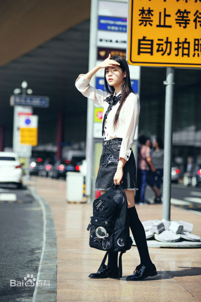 欧阳娜娜(Nana Ou-yang)出发纽约时装周机场秀素颜照相册