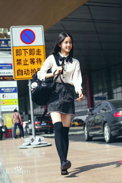 欧阳娜娜(Nana Ou-yang)出发纽约时装周机场秀素颜照相册