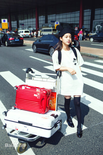 欧阳娜娜(Nana Ou-yang)出发纽约时装周机场秀素颜照相册