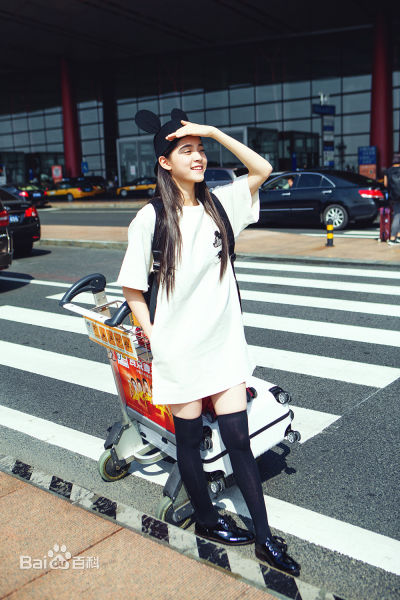 欧阳娜娜(Nana Ou-yang)出发纽约时装周机场秀素颜照相册