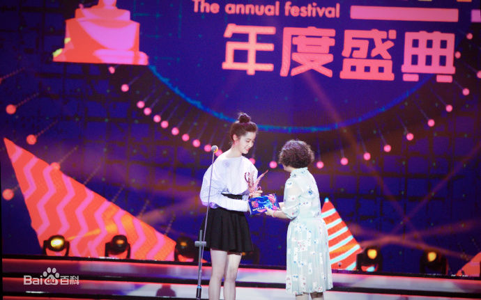 欧阳娜娜(Nana Ou-yang)第十七届音乐风云榜前后照片