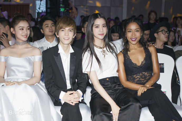 欧阳娜娜(Nana Ou-yang)网易娱乐跨界盛典生活照