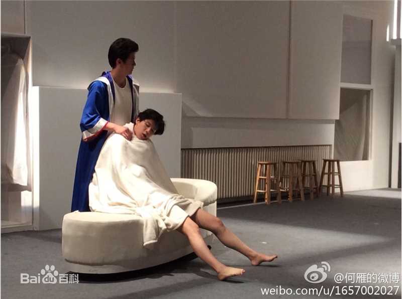 高清王煜在上戏实习大戏《风流的议员》中的图集