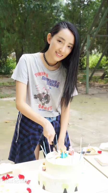 曲凌子生日照性感图片图集