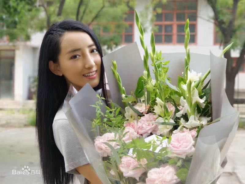 曲凌子生日照性感图片图集