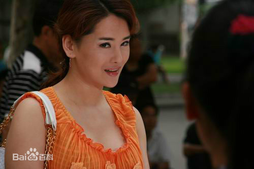 杨欣黑金地的女人素颜照壁纸