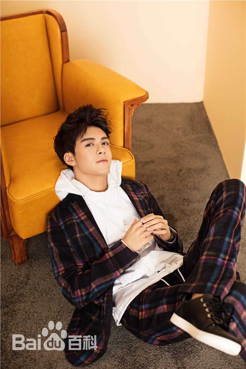 曾舜晞(Joseph)红秀GRAZIA前后照片