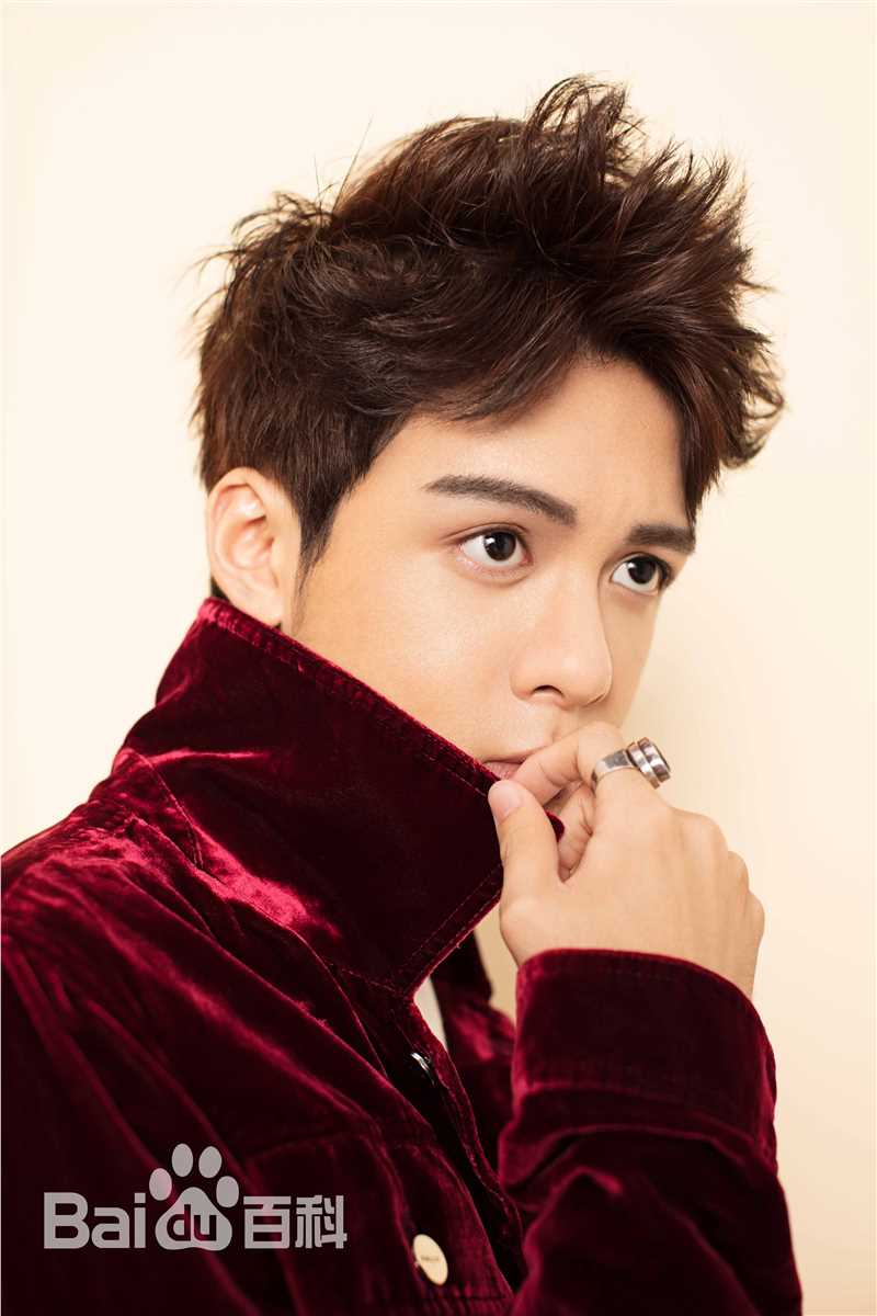 曾舜晞(Joseph)红秀GRAZIA前后照片