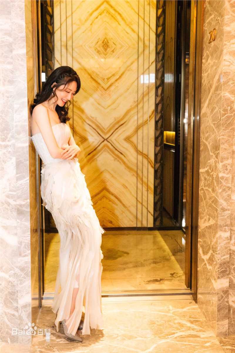 张雯出席活动图片图集