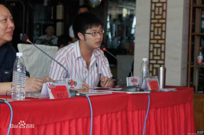 刘彪(无)担任音乐赛事评委照片前后照片