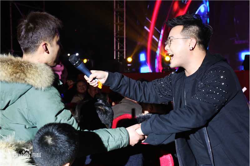 刘彪(无)现场演出照片壁纸壁纸