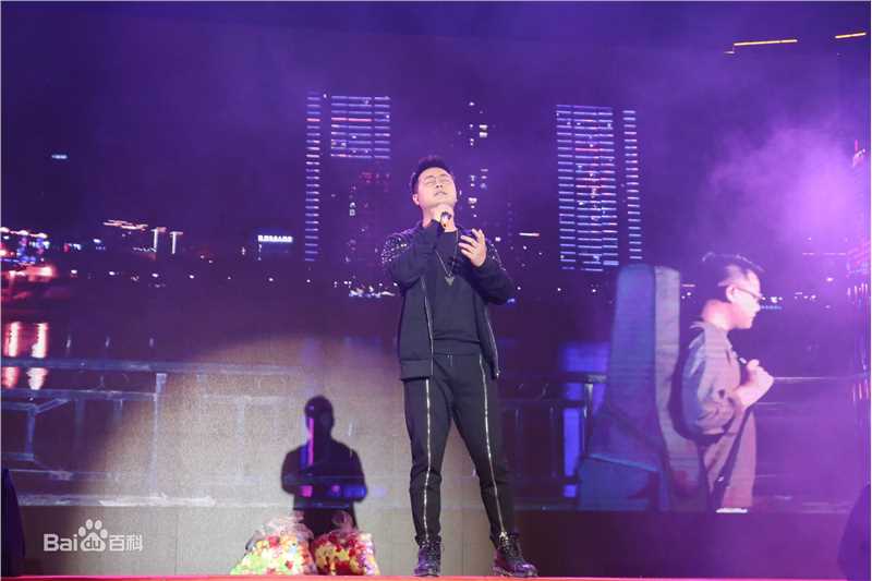 刘彪(无)现场演出照片壁纸壁纸