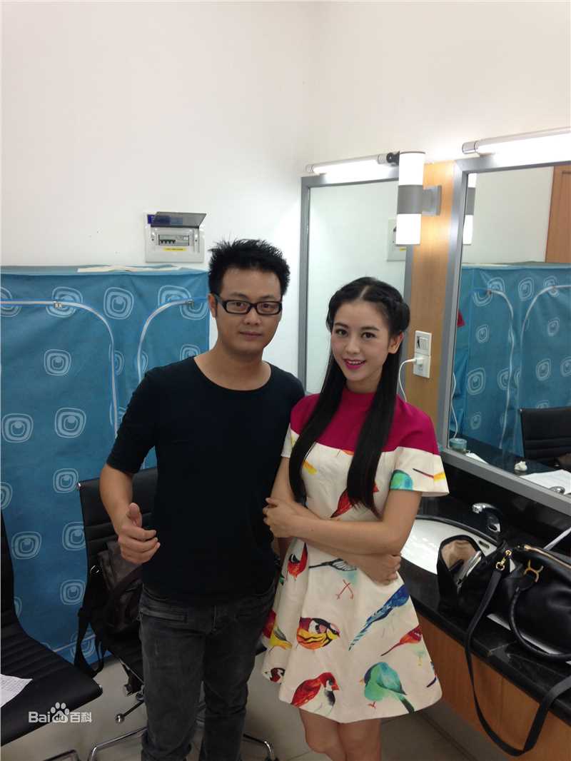 刘彪(无)与圈内好友性感图片图集